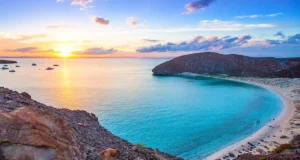 Escápate a una de las 5 Mejores Playas de Ensenada este 2025 Playa Ensenada