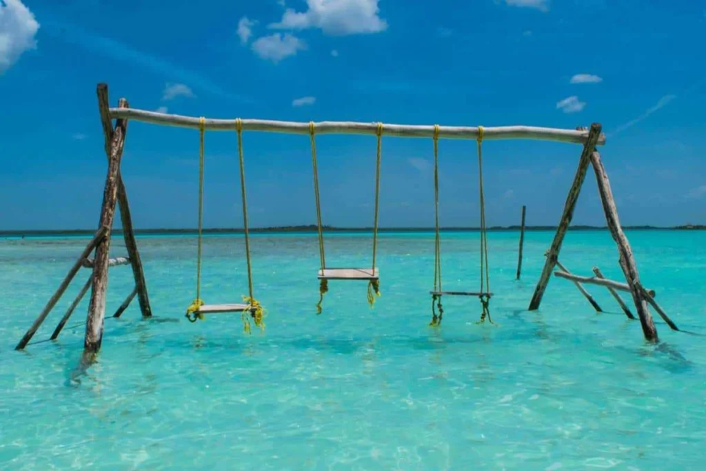 Columpios en Playa Laguna Bacalar