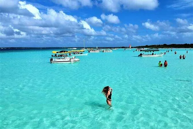 Barcos en Playa Laguna Bacalar