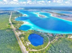 Playa de Bacalar, Quintana Roo: Todo lo que necesitas saber antes de viajar Playa Laguna Bacalar vista desde el cielo