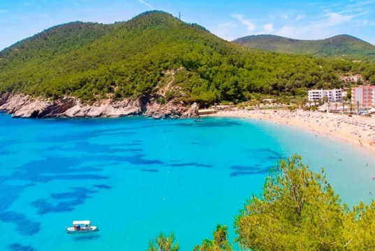 Playas de Monte Gordo: El encanto natural de la Costa Esmeralda Playas de Monte Gordo