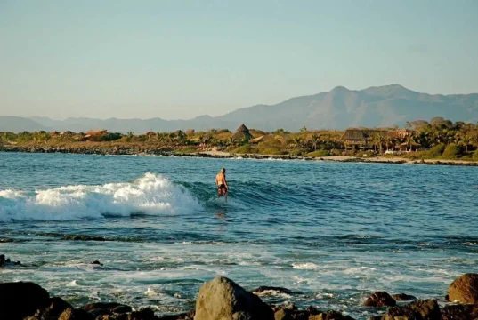 Playas de Troncones: El equilibrio perfecto entre surf y tranquilidad Playas de Troncones